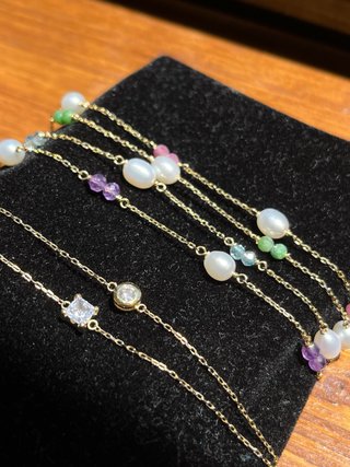 Pulsera de Oro 18k, Perlas y Piedras Naturales