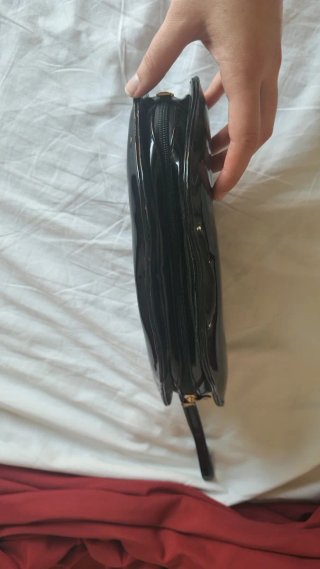 Bolso negro forma labios