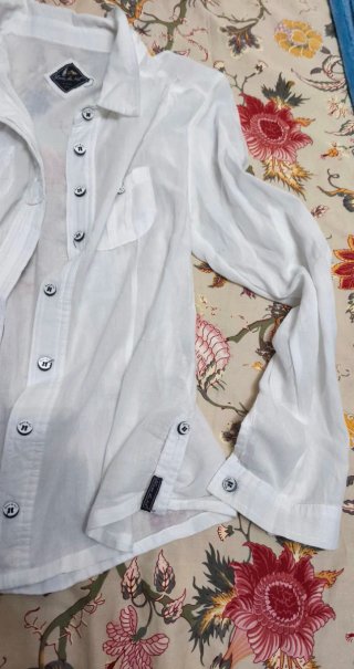Camisa blanca de manga larga
