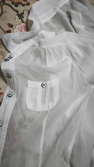 Camisa blanca de manga larga