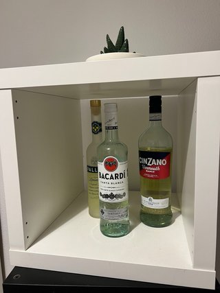 Estanterías Kallax Modulares Ikea Blancas y Negra