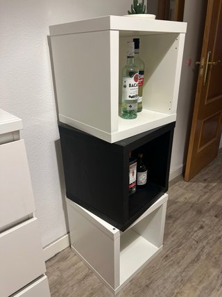 Estanterías Kallax Modulares Ikea Blancas y Negra
