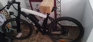 Bicicleta Eléctrica Invicta Negra