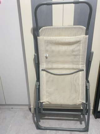 Silla de playa y jardín beige