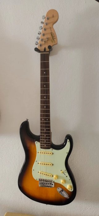 Squier Strat + Fat 50 pickups