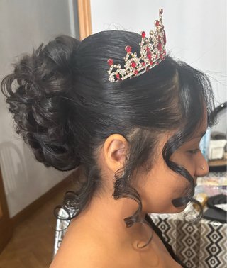 Peinado de 15 años y maquillaje