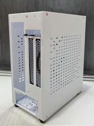 Custodia per PC Mini-ITX SKTC A07
