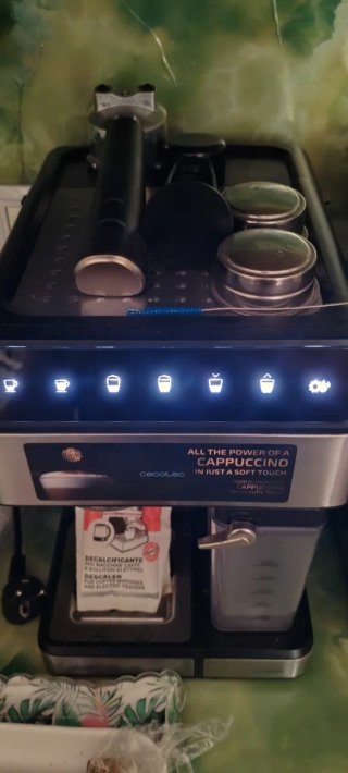 Cafetera Semiautomática Negra