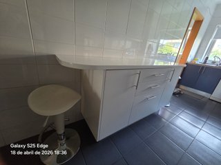 Móvel de apoio cozinha, branco, com 2 bancos