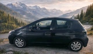 TOYOTA YARIS HYBRID 100cv  AUTOMÁTICO · ECO