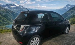 TOYOTA YARIS HYBRID 100cv  AUTOMÁTICO · ECO
