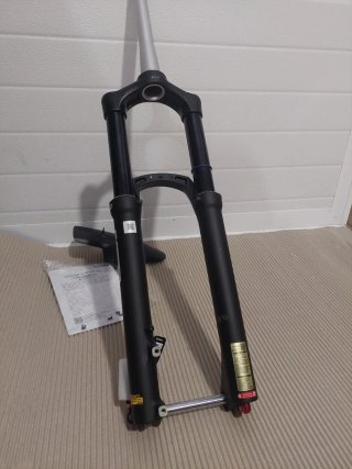 Horquilla Suspensión SR Suntour Aion 35 EVO de 150