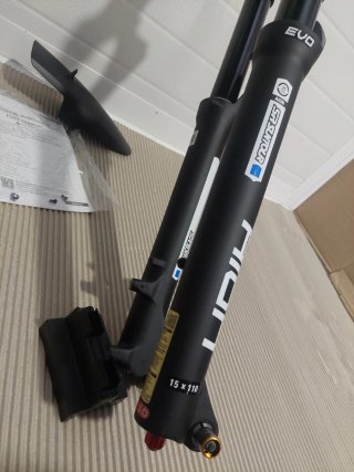 Horquilla Suspensión SR Suntour Aion 35 EVO de 150