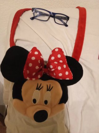 Peluche Minnie Mouse con lazo rojo