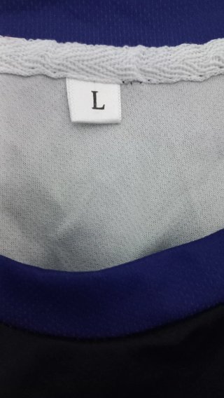 Camiseta deportiva negra y azul Talla L