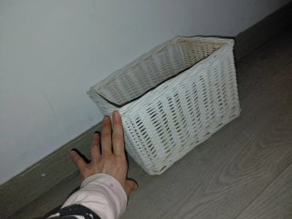 Cesta de mimbre blanca nueva