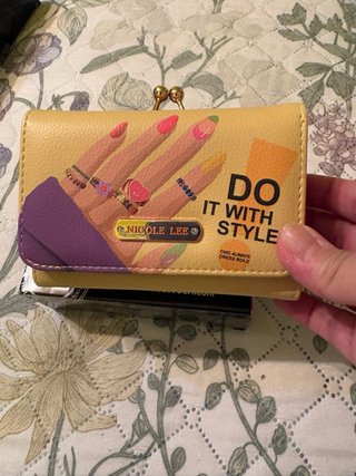 Cartera Nicole Lee Amarilla y Morada