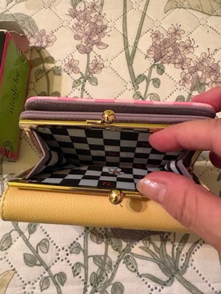 Cartera Nicole Lee Amarilla y Morada