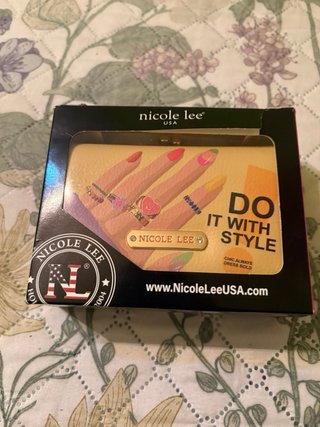 Cartera Nicole Lee Amarilla y Morada