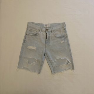 Vaqueros cortos Bershka desgastados