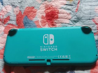 Nintendo Switch Lite Turquesa + FIFA 24 + Bakugan