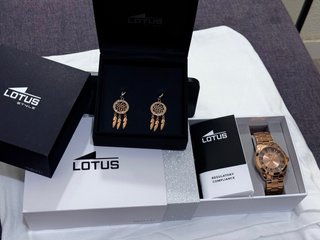 Lotus Reloj y Pendientes Lotus