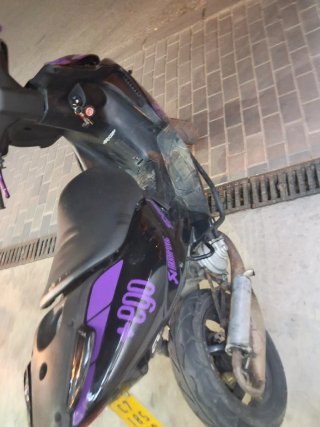 Yamaha Aerox 50cc Scooter Negra/Morada