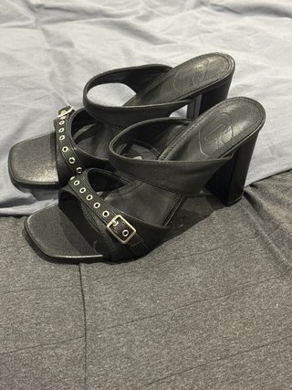 Sandalias tacón negras Talla 38 - 15 Euros