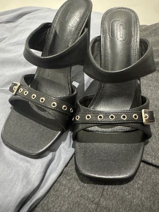 Sandalias tacón negras Talla 38 - 15 Euros