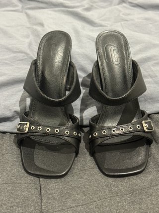Sandalias tacón negras Talla 38 - 15 Euros