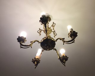 Lámpara de techo dorada