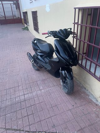 Yamaha Aerox Negra