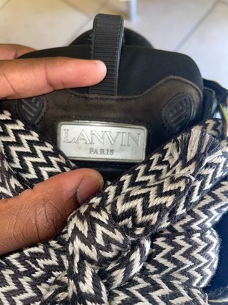 Lanvin nere con difetto mostrato in foto,pulisco