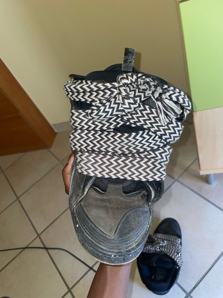 Lanvin nere con difetto mostrato in foto,pulisco