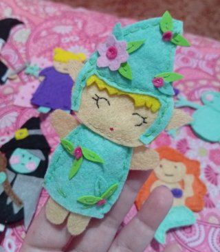 8 marionetas de dedo hechas a mano