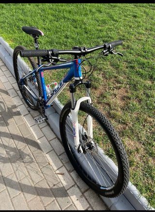 Bicicleta GT Azul Montaña