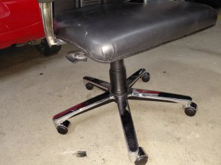 Silla de oficina polipiel negra