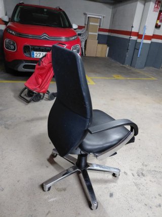 Silla de oficina polipiel negra