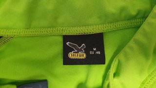 Camiseta Salewa verde y gris tecnica