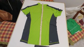 Camiseta Salewa verde y gris tecnica
