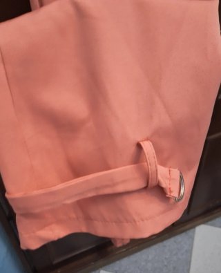 Mono de señora rosa