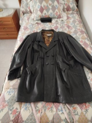 Dos chaquetones de piel
