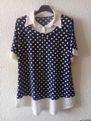Blusa de lunares azul y blanco