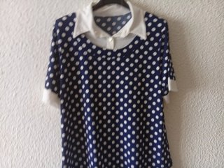 Blusa de lunares azul y blanco