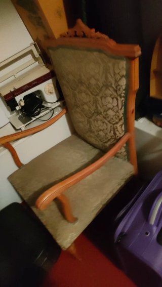 Sillón antiguo tapizado madera