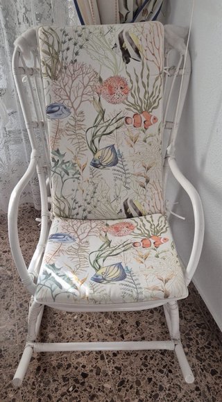 Mecedora de mimbre blanca
