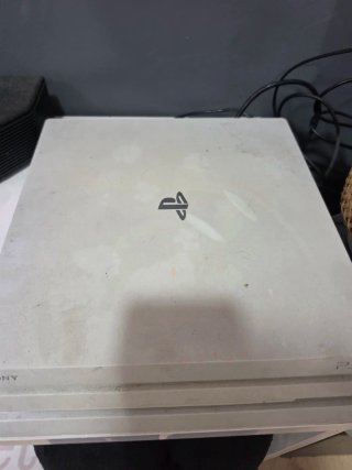PlayStation 4 Pro Bianca