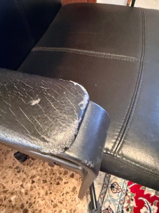 Silla de oficina negra para trabajo