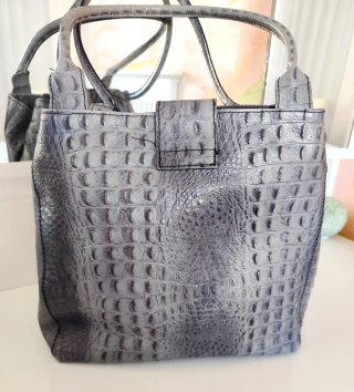 Bolso gris efecto piel cocodrilo