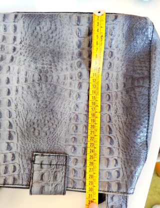 Bolso gris efecto piel cocodrilo